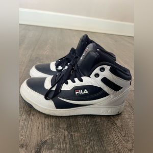 FILA high top boys size 5 1/2(US) color navy blue